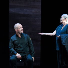 Obonya als Coriolan von W. Shakespeare am Akademietheater Wien zusammen mit Mutter Elisabeth Orth